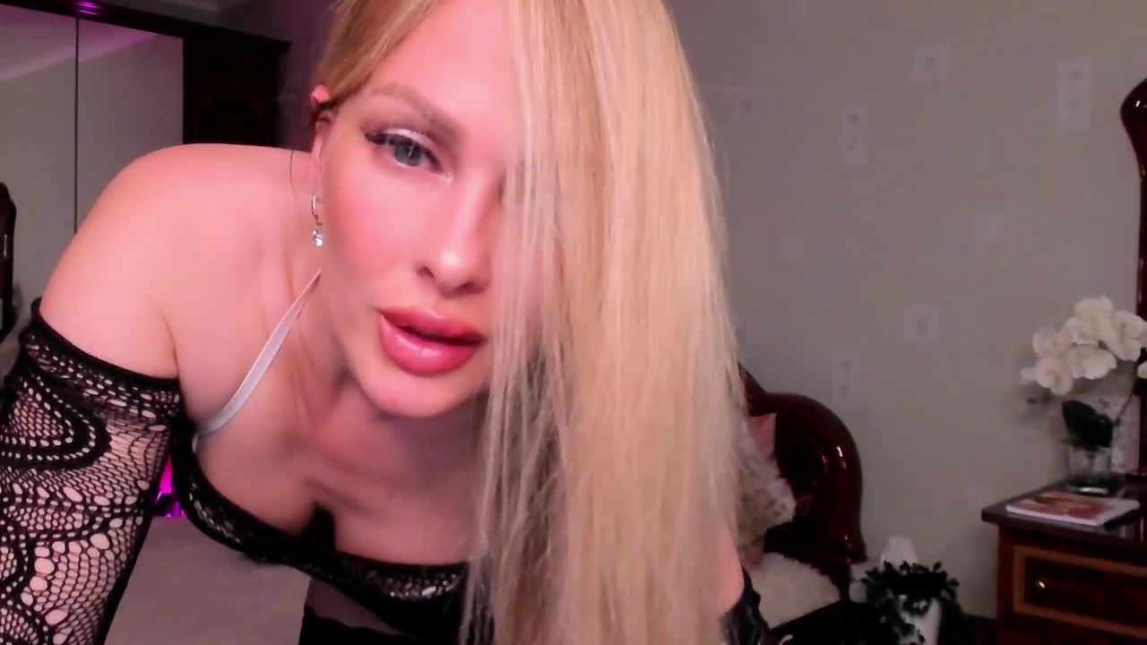 Image 4 of LibbyNora, female webcam model, 32 years old, on live webcam