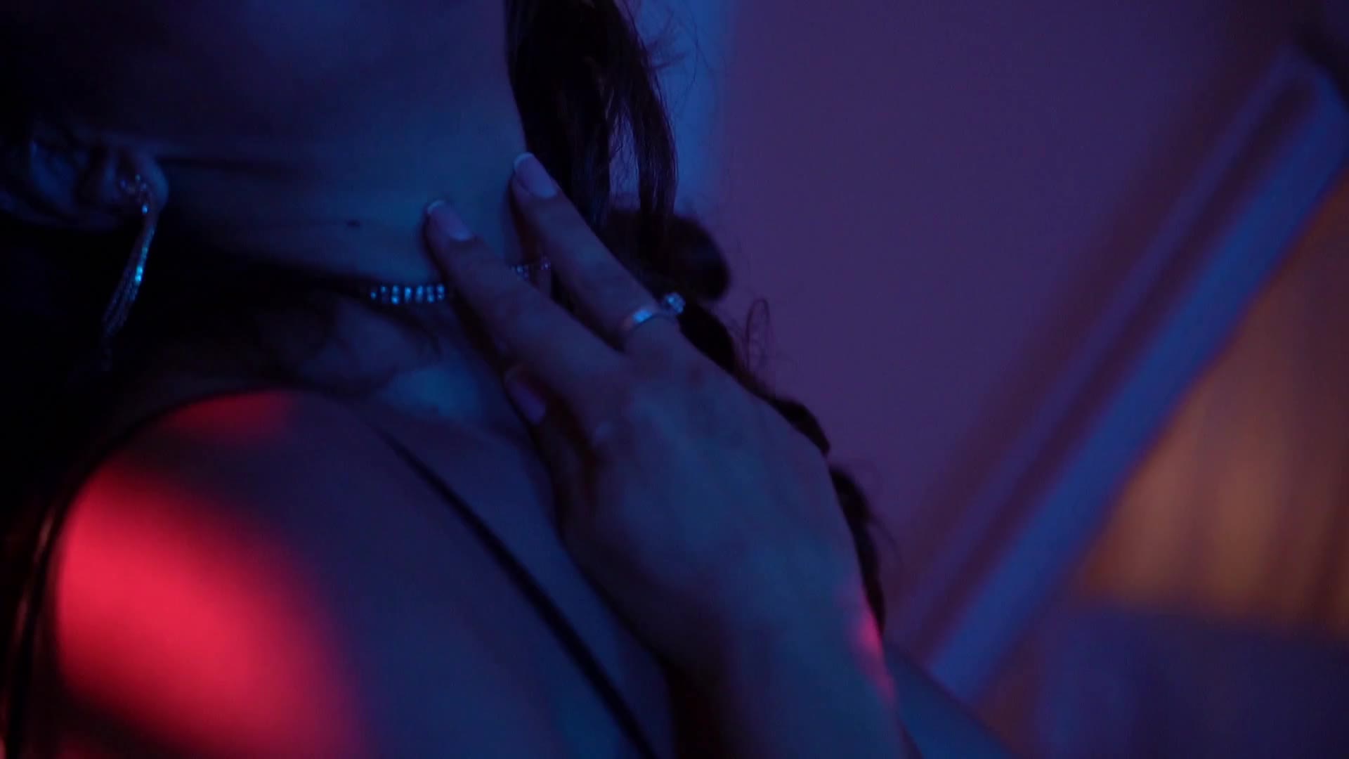 Image 14 of ElianaCarrill, female webcam model, 40 years old, on live webcam