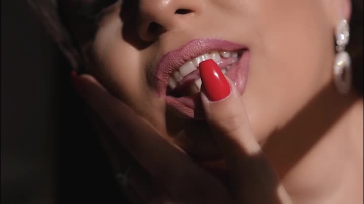 Image 70 of ElianaCarrill, female webcam model, 40 years old, on live webcam