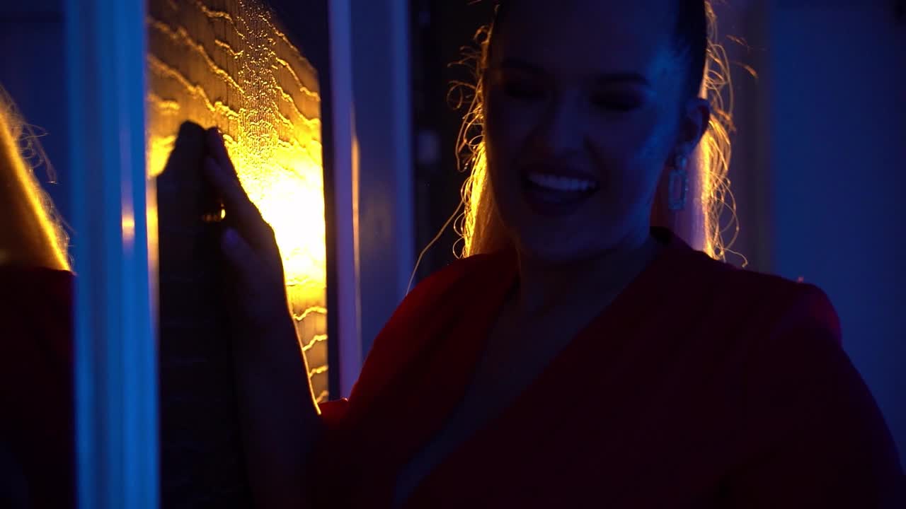 Image 6 of MiaMckenna, female webcam model, 29 years old, on live webcam