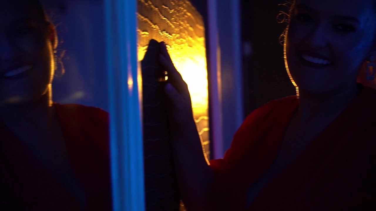 Image 7 of MiaMckenna, female webcam model, 29 years old, on live webcam