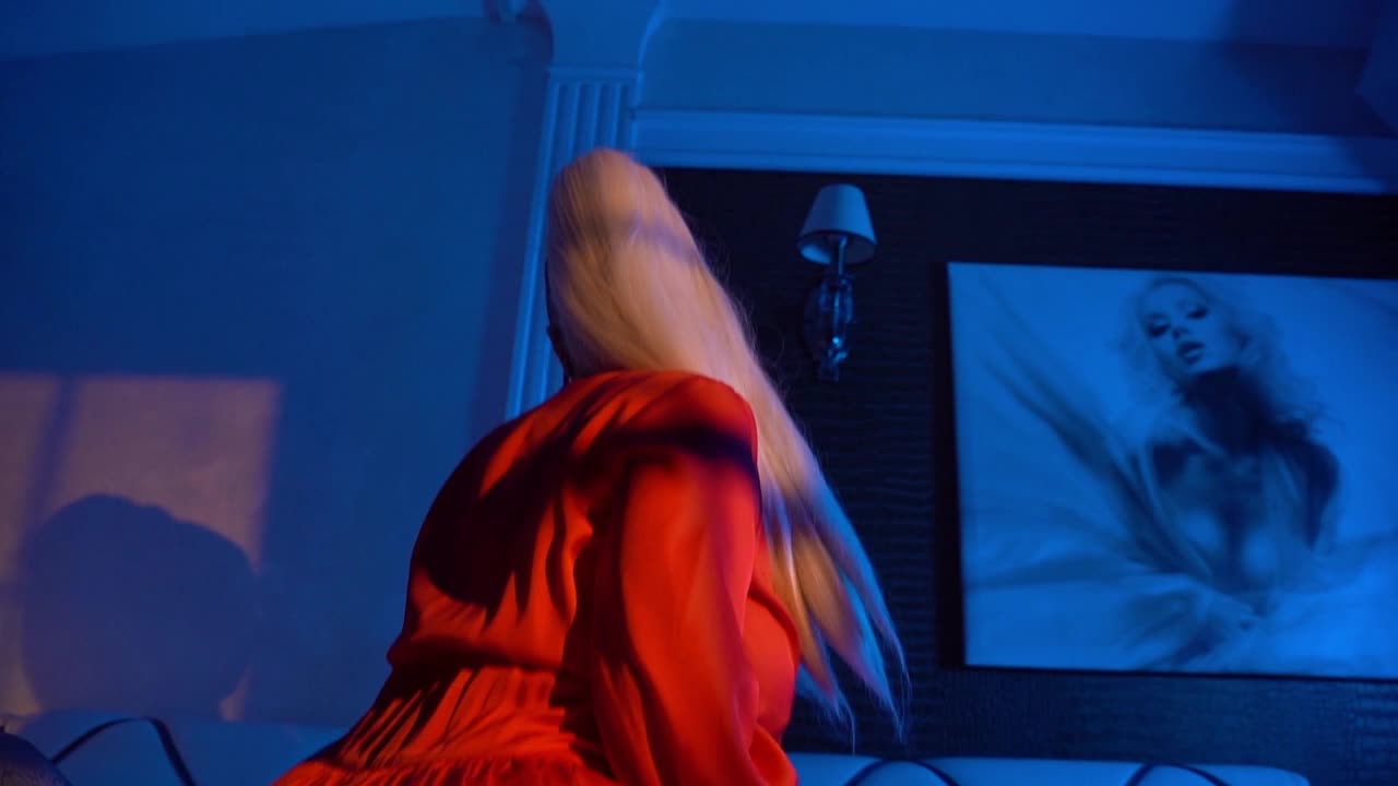 Image 14 of MiaMckenna, female webcam model, 29 years old, on live webcam