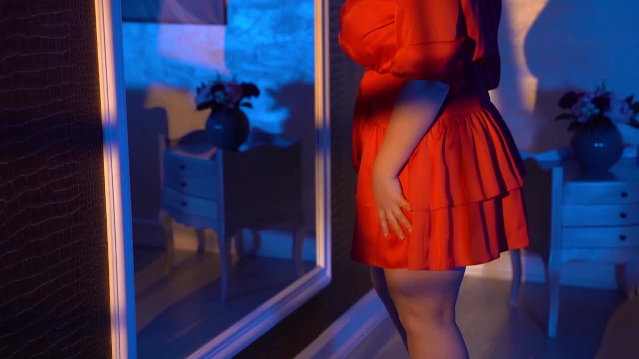 Image 23 of MiaMckenna, female webcam model, 29 years old, on live webcam