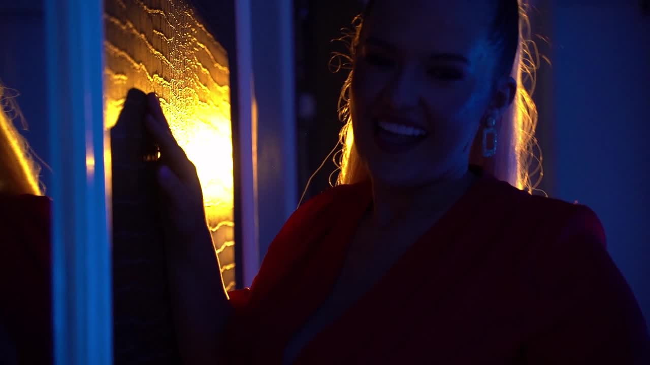 Image 24 of MiaMckenna, female webcam model, 29 years old, on live webcam