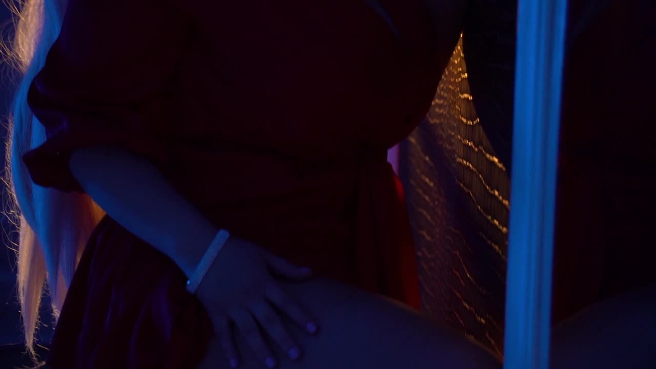 Image 27 of MiaMckenna, female webcam model, 29 years old, on live webcam