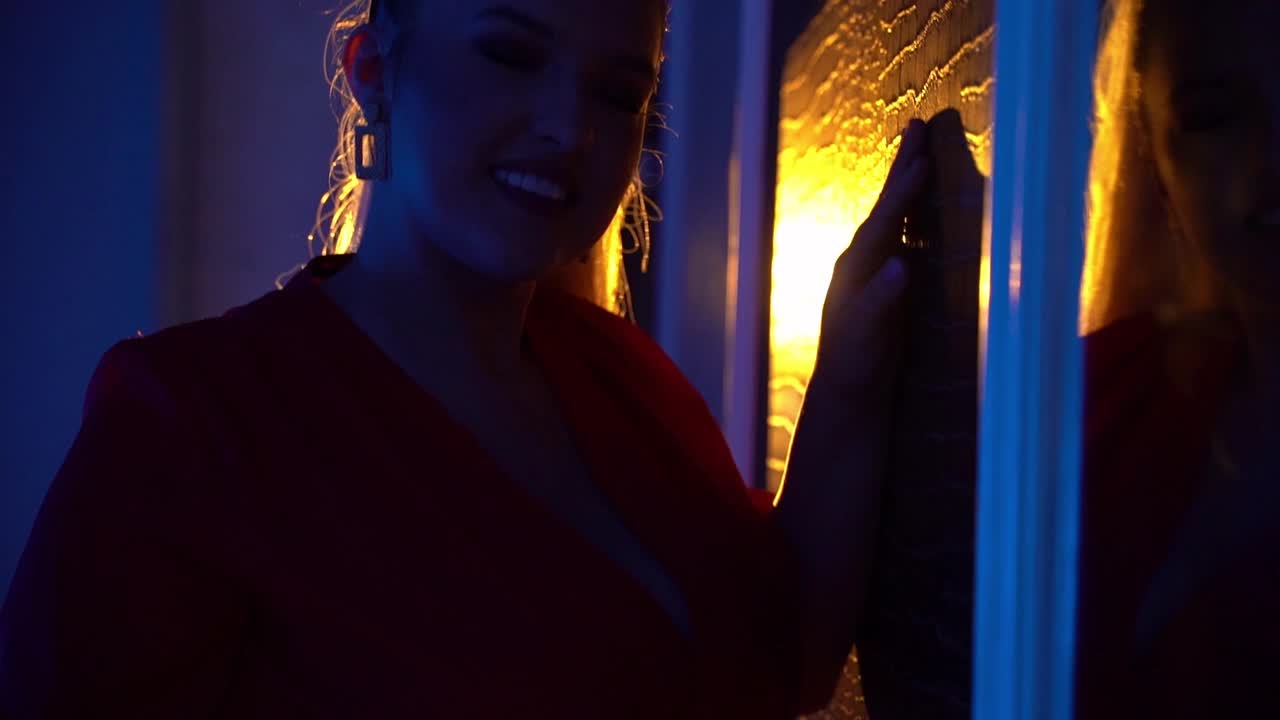 Image 29 of MiaMckenna, female webcam model, 29 years old, on live webcam