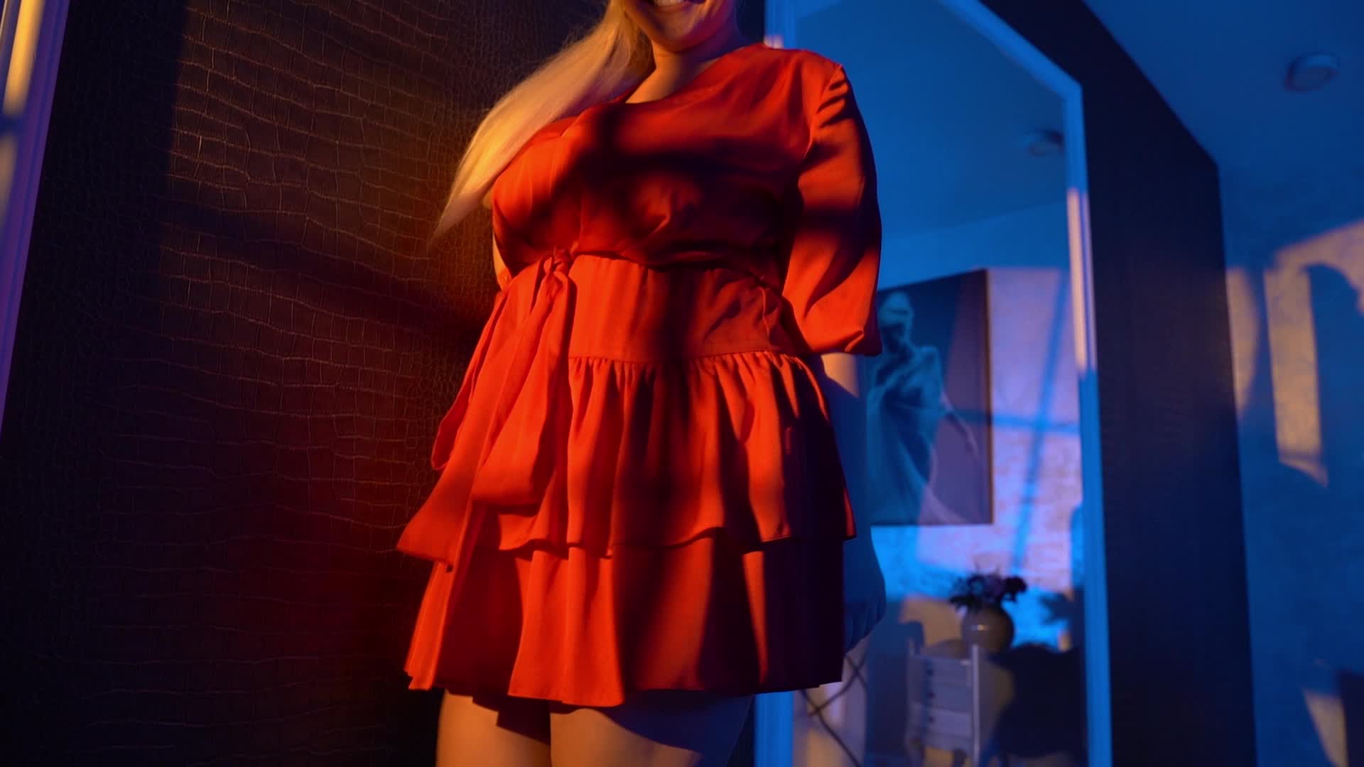 Image 52 of MiaMckenna, female webcam model, 29 years old, on live webcam