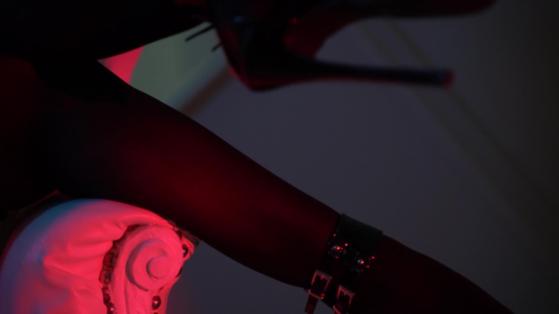 Image 103 of MiaMckenna, female webcam model, 29 years old, on live webcam