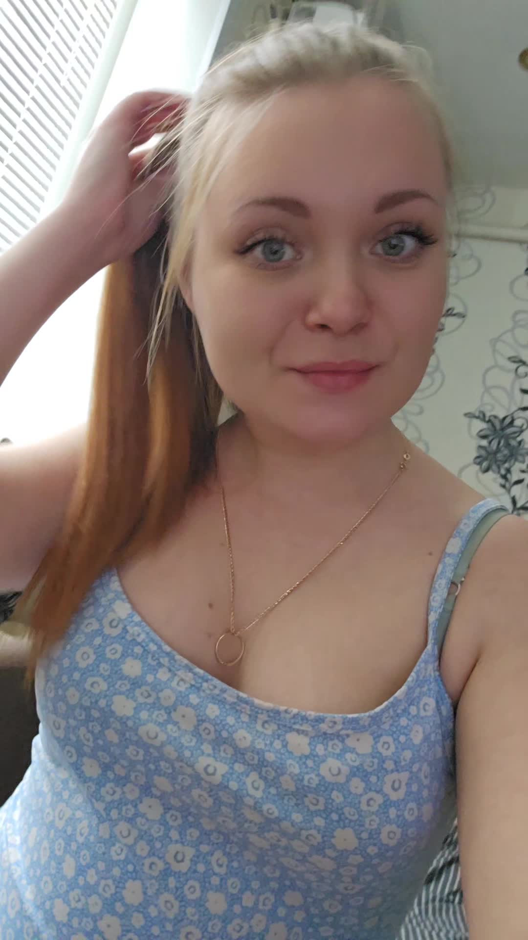 Image 7 of leila17, female webcam model, 21 years old, on live webcam