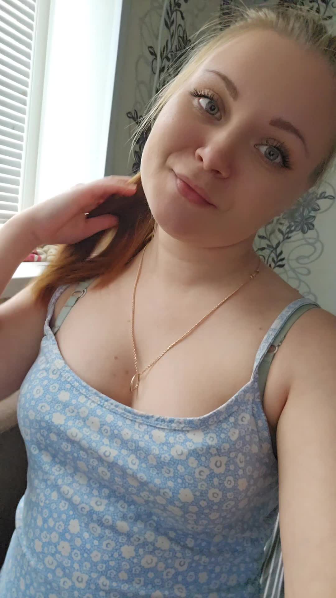 Image 8 of leila17, female webcam model, 21 years old, on live webcam