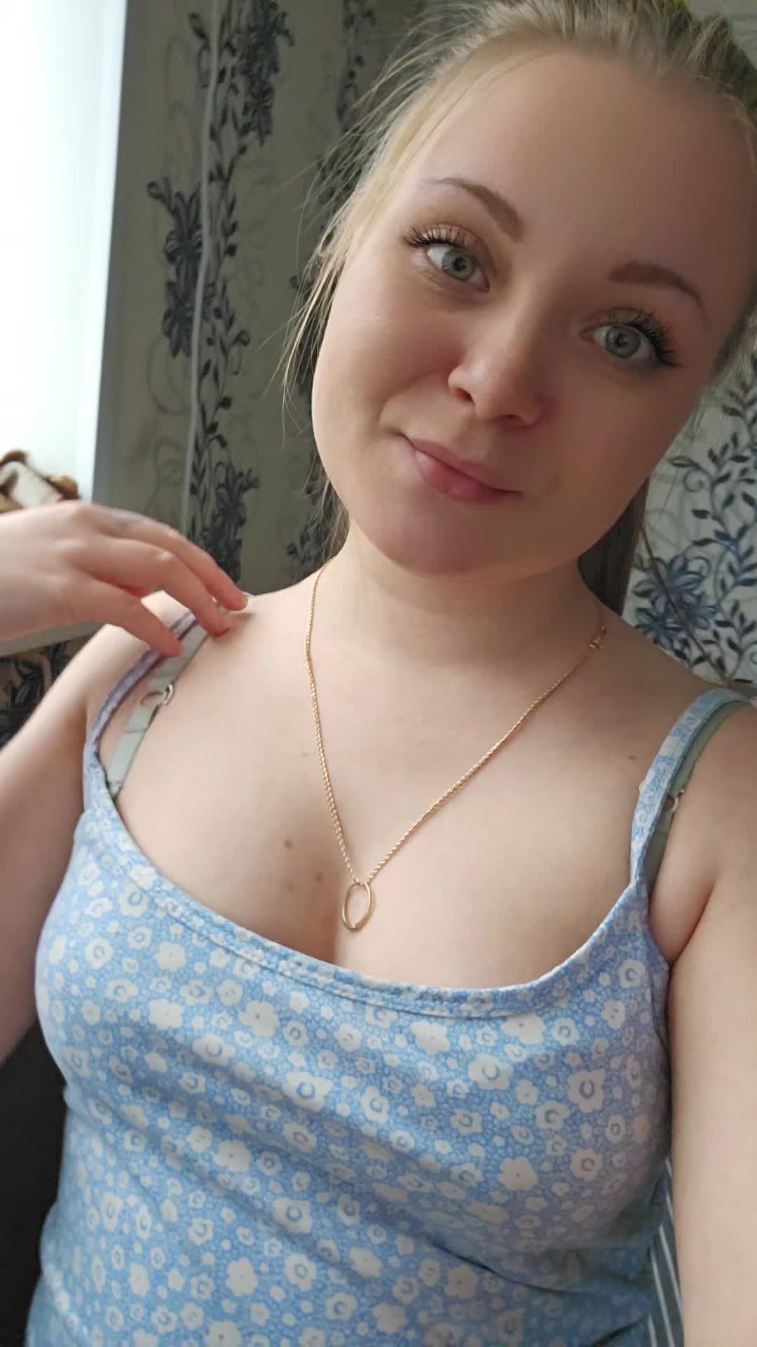 Image 10 of leila17, female webcam model, 21 years old, on live webcam