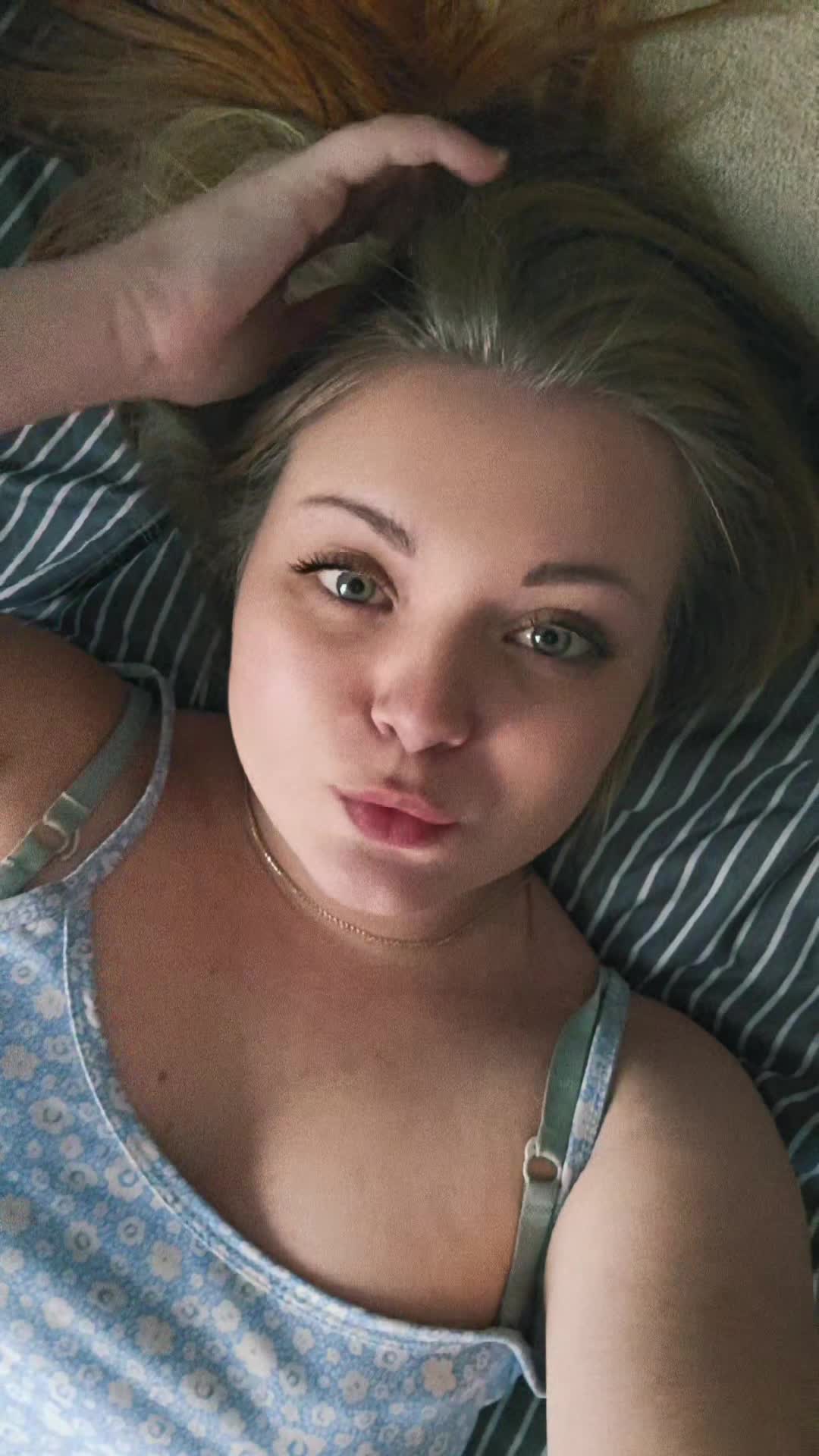 Image 11 of leila17, female webcam model, 21 years old, on live webcam