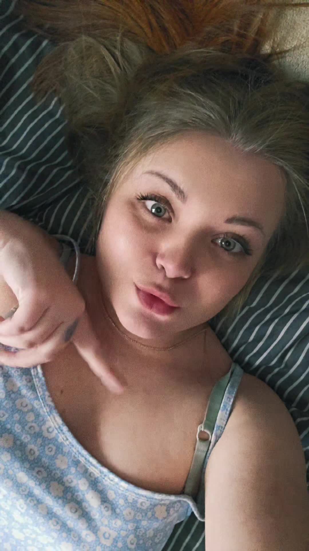 Image 13 of leila17, female webcam model, 21 years old, on live webcam