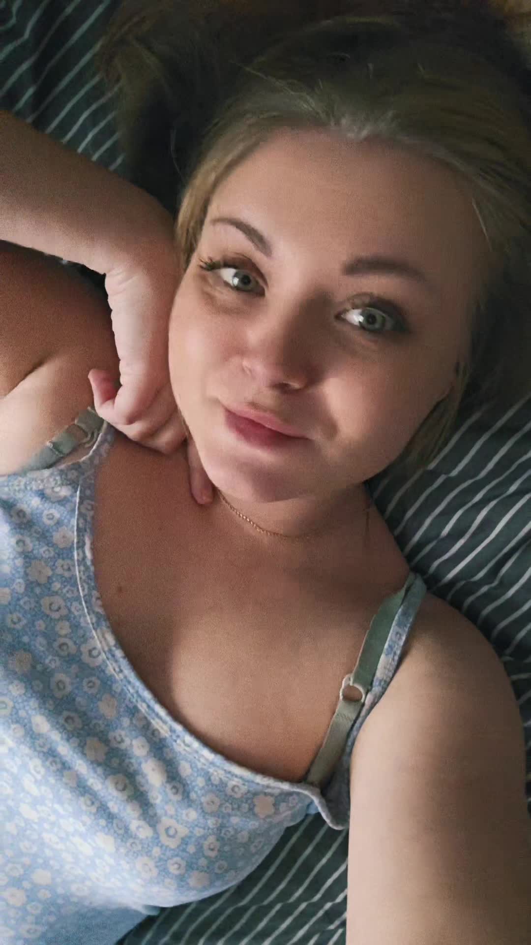 Image 17 of leila17, female webcam model, 21 years old, on live webcam