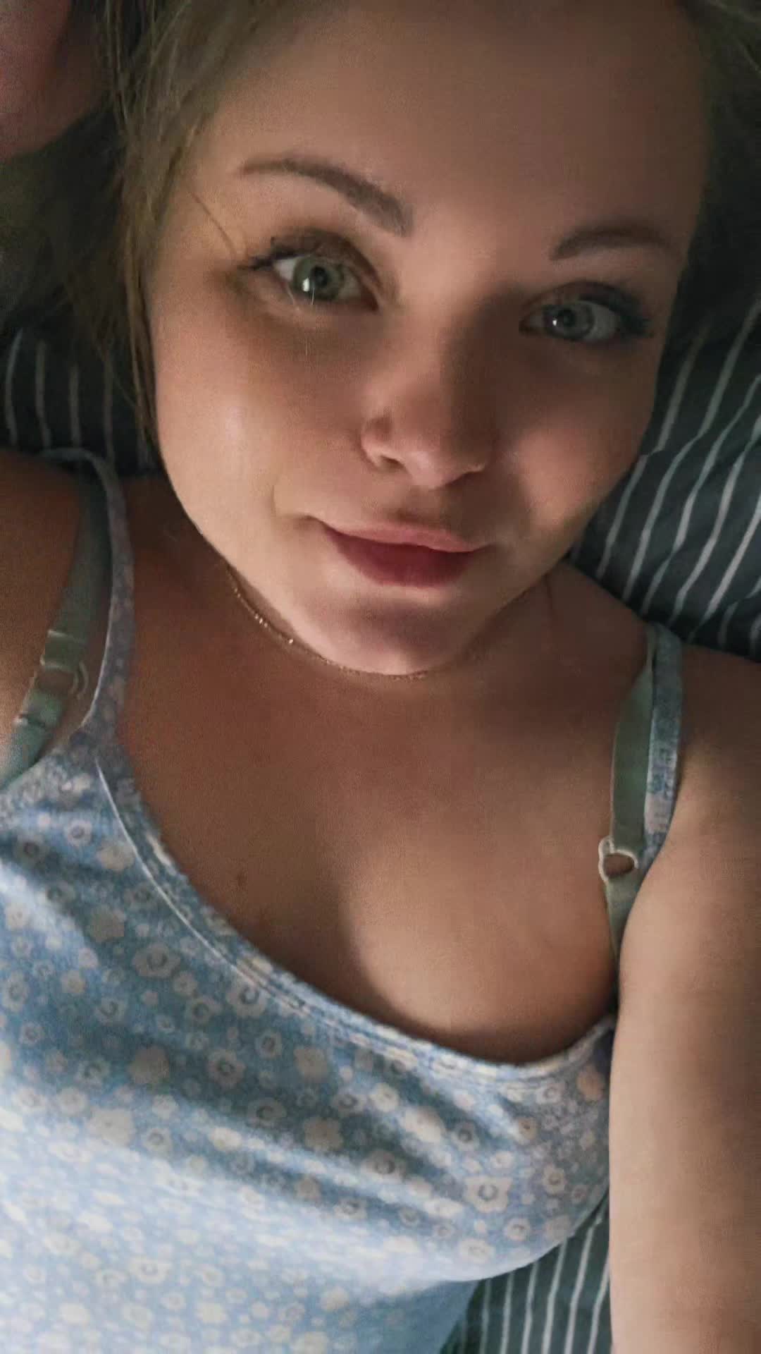 Image 19 of leila17, female webcam model, 21 years old, on live webcam