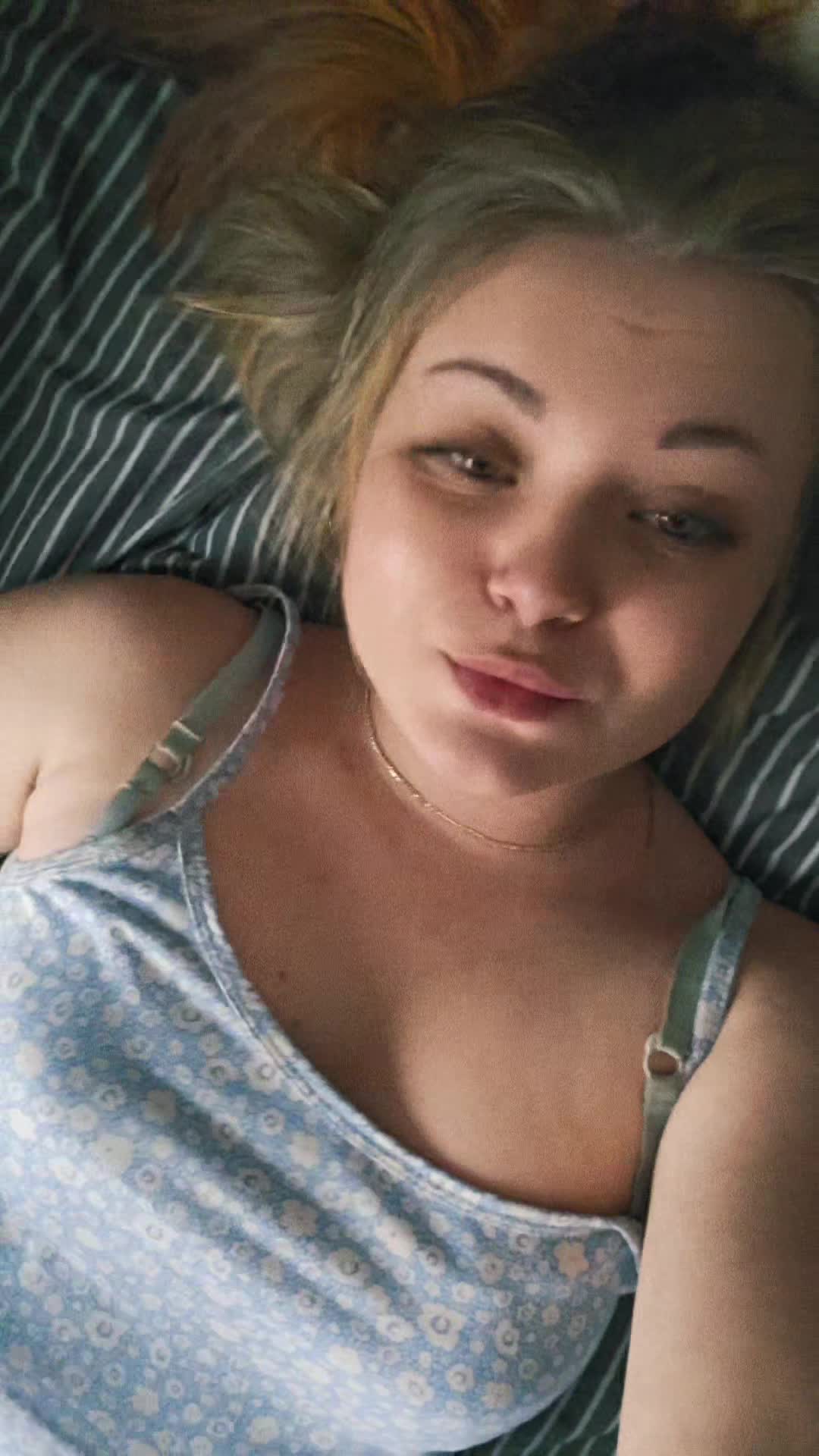 Image 20 of leila17, female webcam model, 21 years old, on live webcam