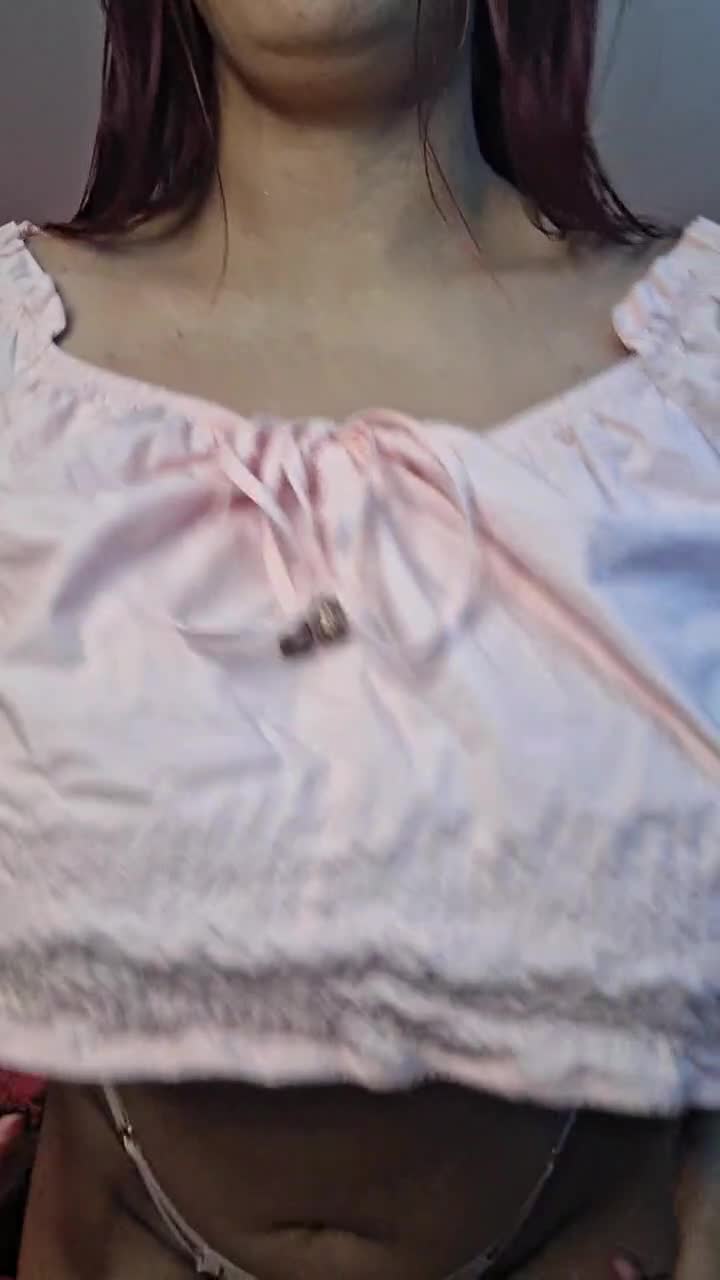 Image 18 of luluragazzi, female webcam model, 26 years old, on live webcam