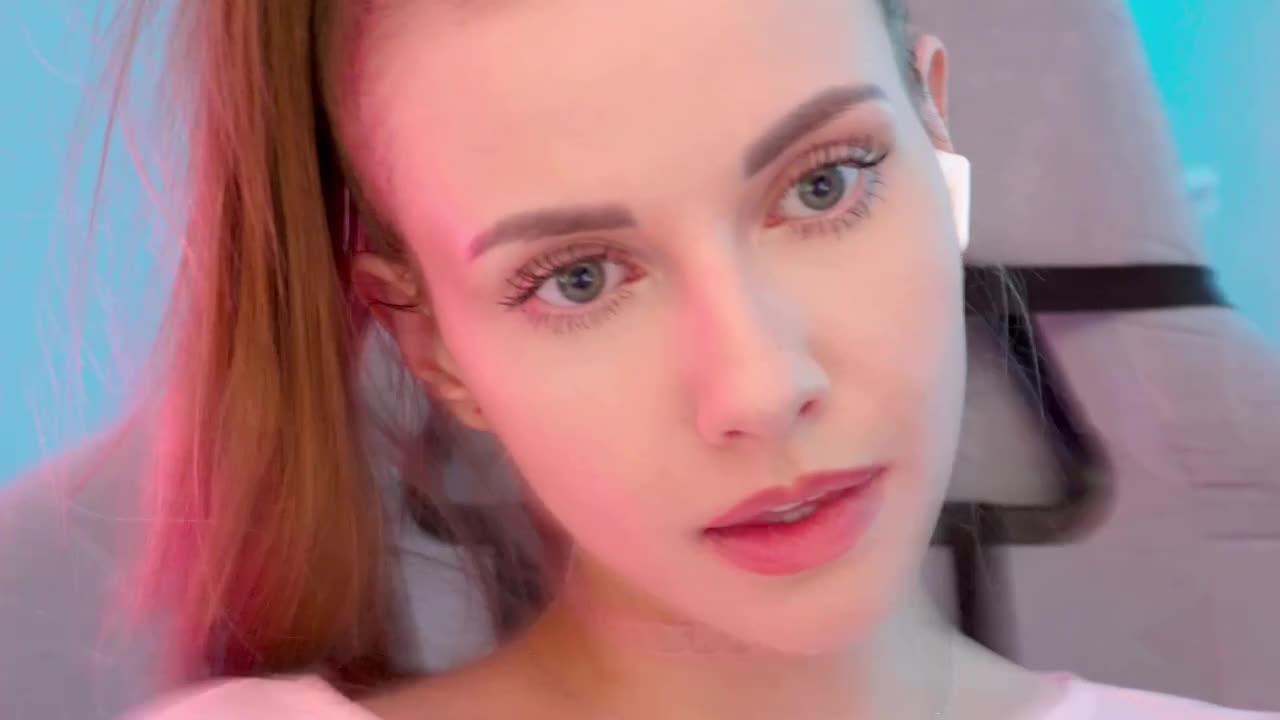 Image 3 of -VikkiL0vesCheese-, female webcam model, 28 years old, on live webcam