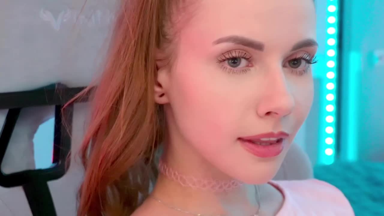 Image 5 of -VikkiL0vesCheese-, female webcam model, 28 years old, on live webcam