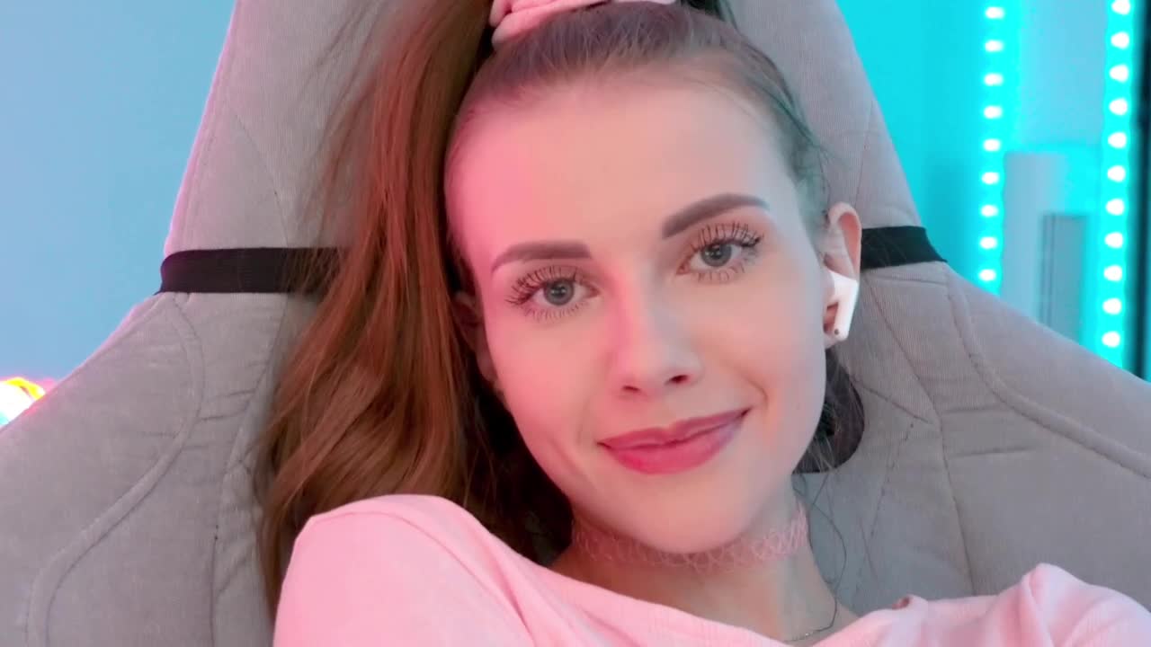 Image 8 of -VikkiL0vesCheese-, female webcam model, 28 years old, on live webcam