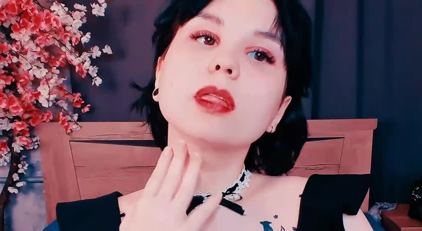 Image 3 of hellfire-club, female webcam model, 20 years old, on live webcam