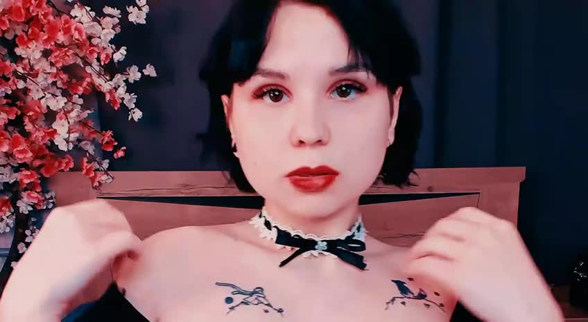 Image 4 of hellfire-club, female webcam model, 20 years old, on live webcam