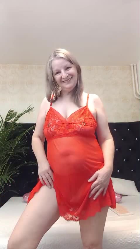 Image 7 of Lillyhott, female webcam model, 50 years old, on live webcam