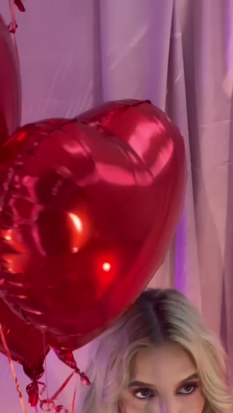WELCOME TO MY PINKY WORLD &mdash; clip by MaiaCollins