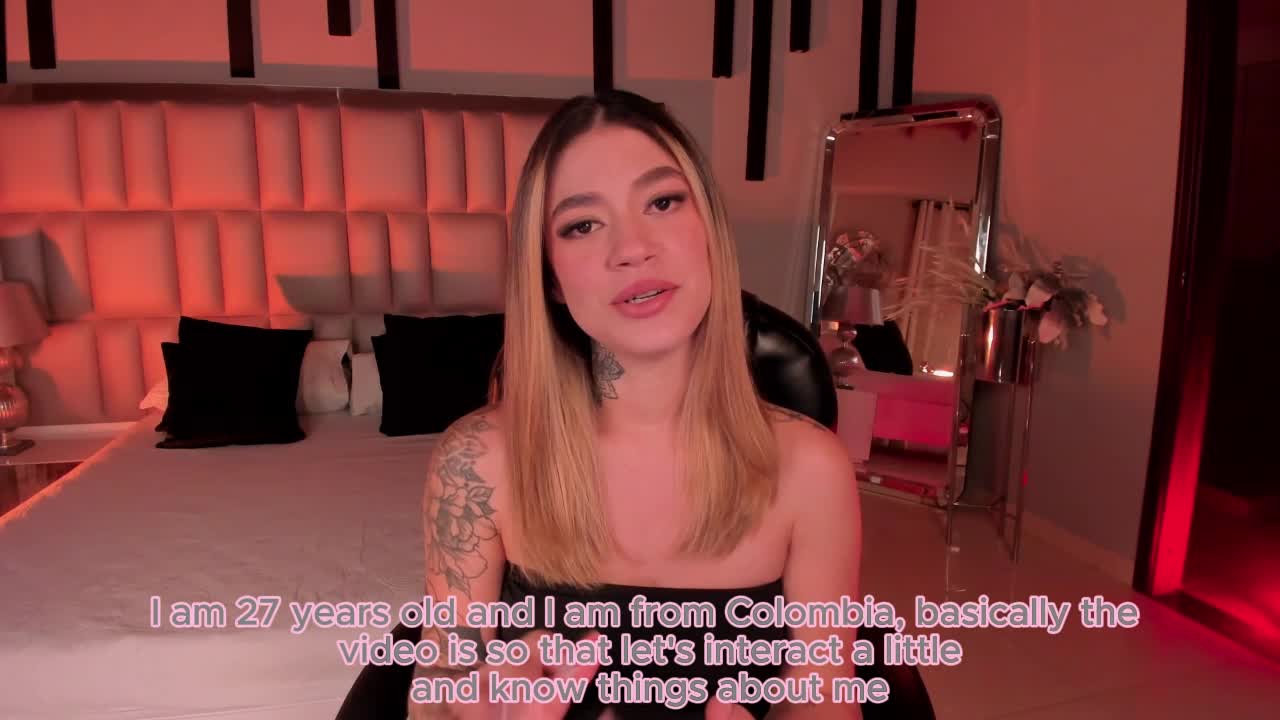 Image 2 of ViolettHansson, female webcam model, 25 years old, on live webcam