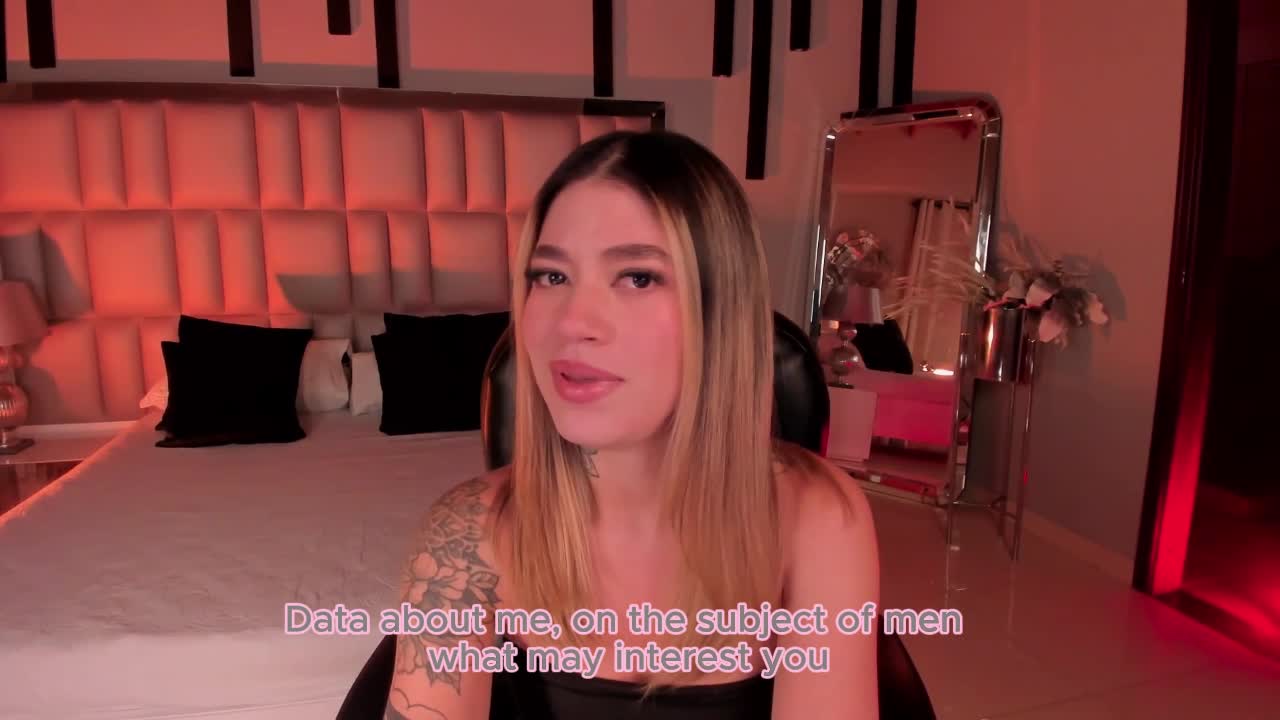 Image 8 of ViolettHansson, female webcam model, 25 years old, on live webcam