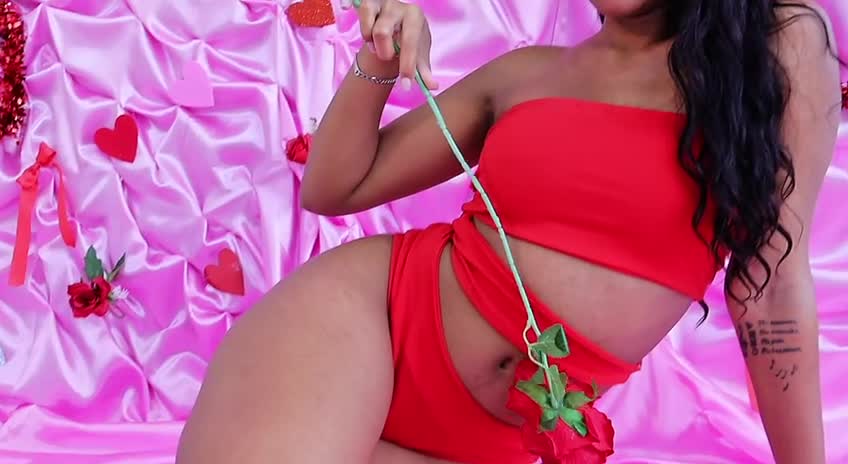 Image 4 of naomi-k, female webcam model, 20 years old, on live webcam