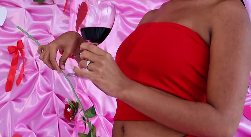 Image 9 of naomi-k, female webcam model, 20 years old, on live webcam