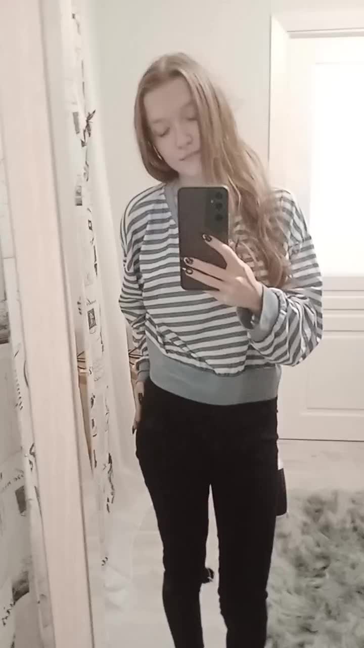 showing my belly with underboobs &mdash; clip by mariaro