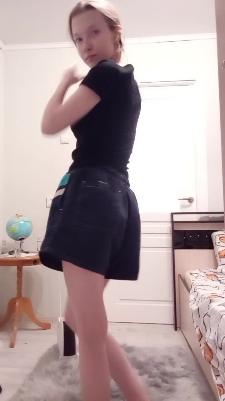 dancing &mdash; clip by mariaro