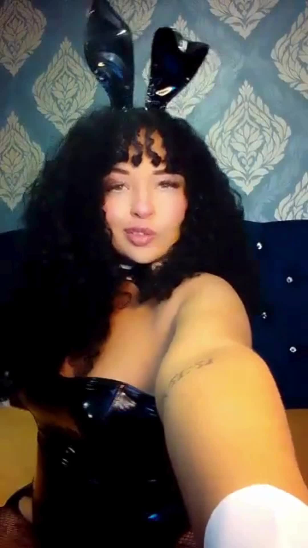 Image 1 of sofiacowperx, female webcam model, 25 years old, on live webcam