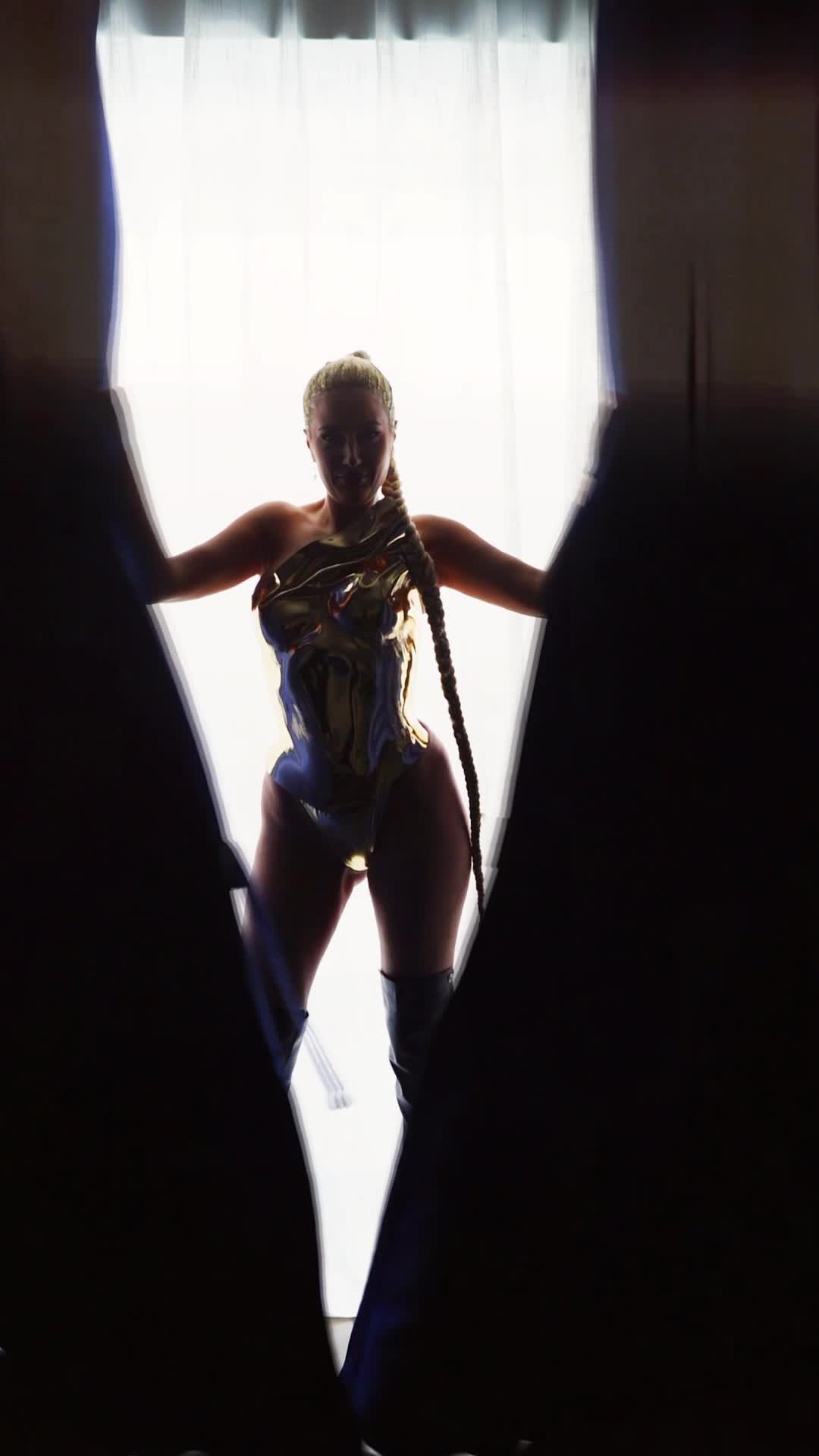 Queen of your desires &mdash; clip by BlancheSummer