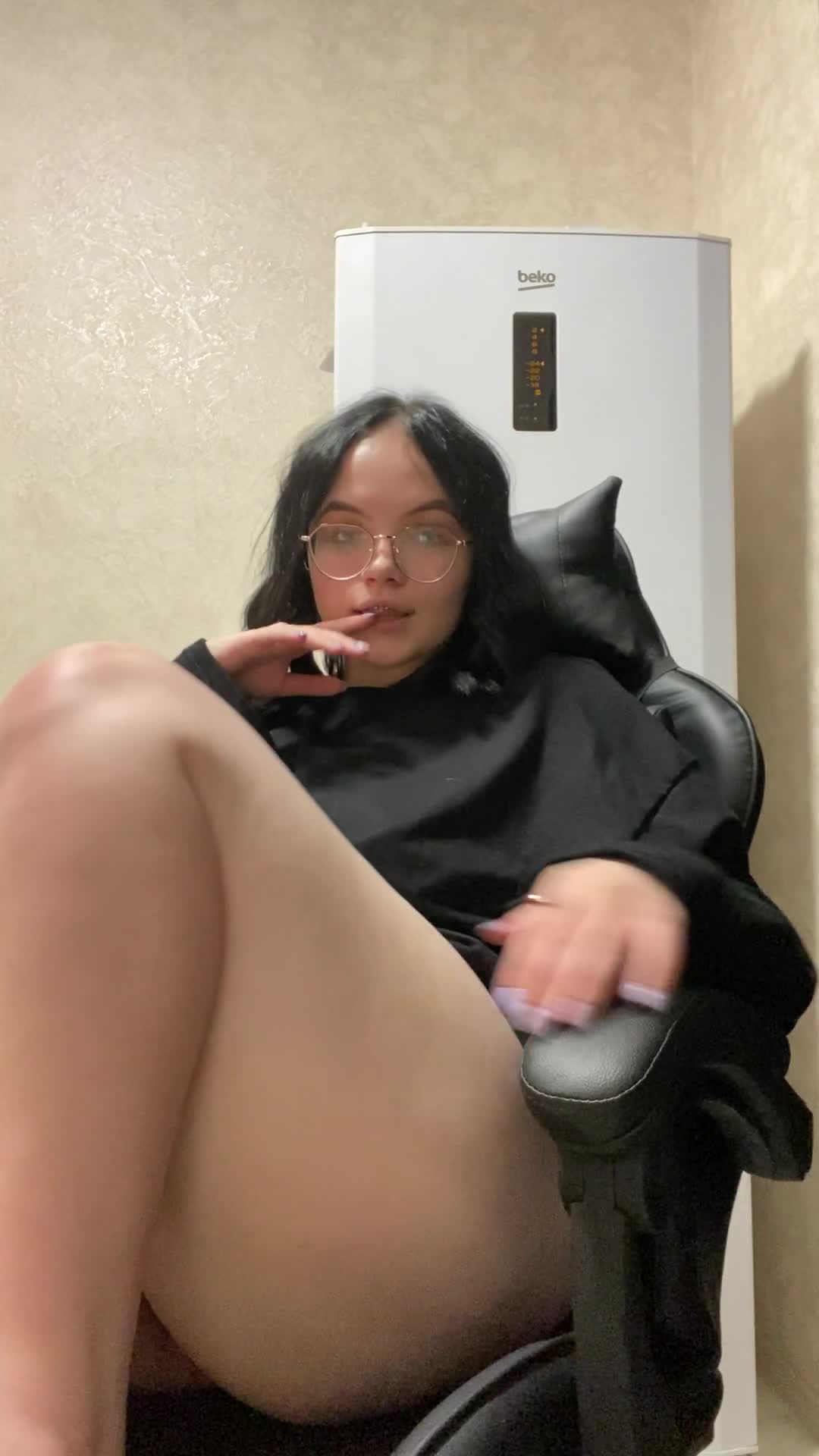 Chilling &mdash; clip by A1ka
