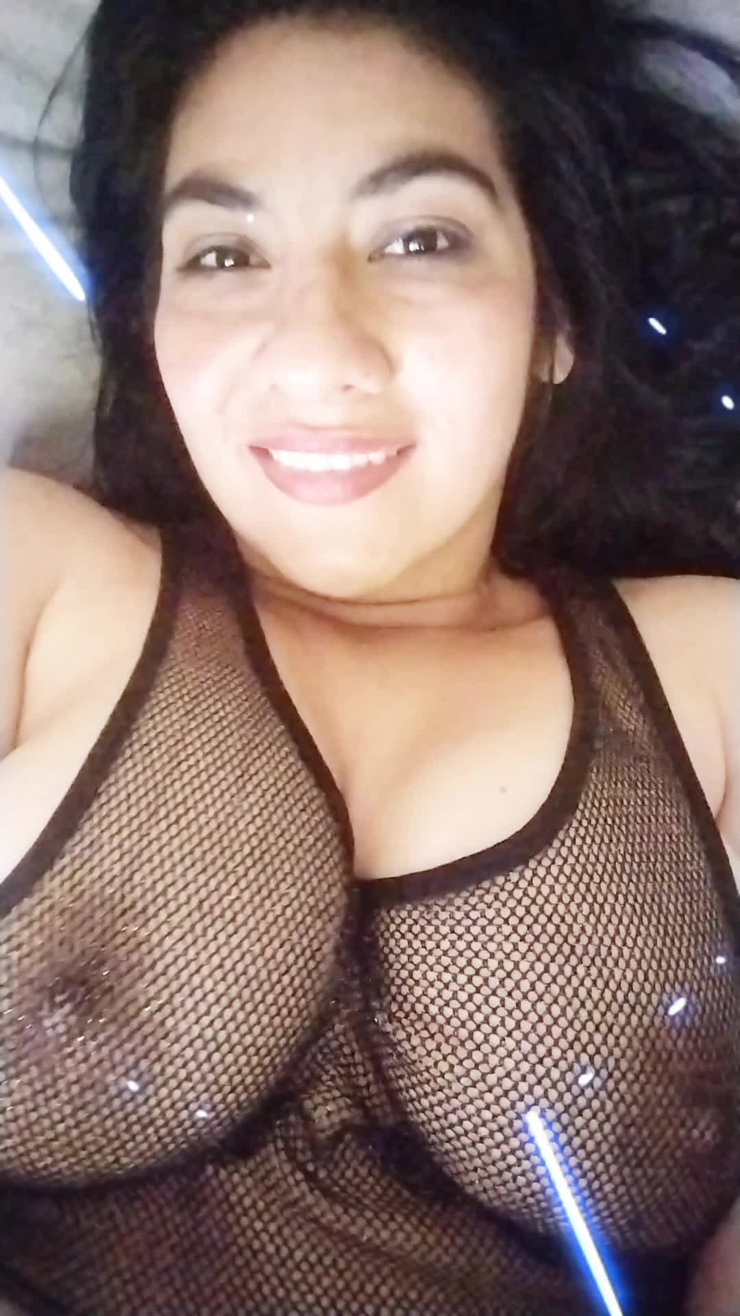 Image 14 of IMENET, female webcam model, 35 years old, on live webcam