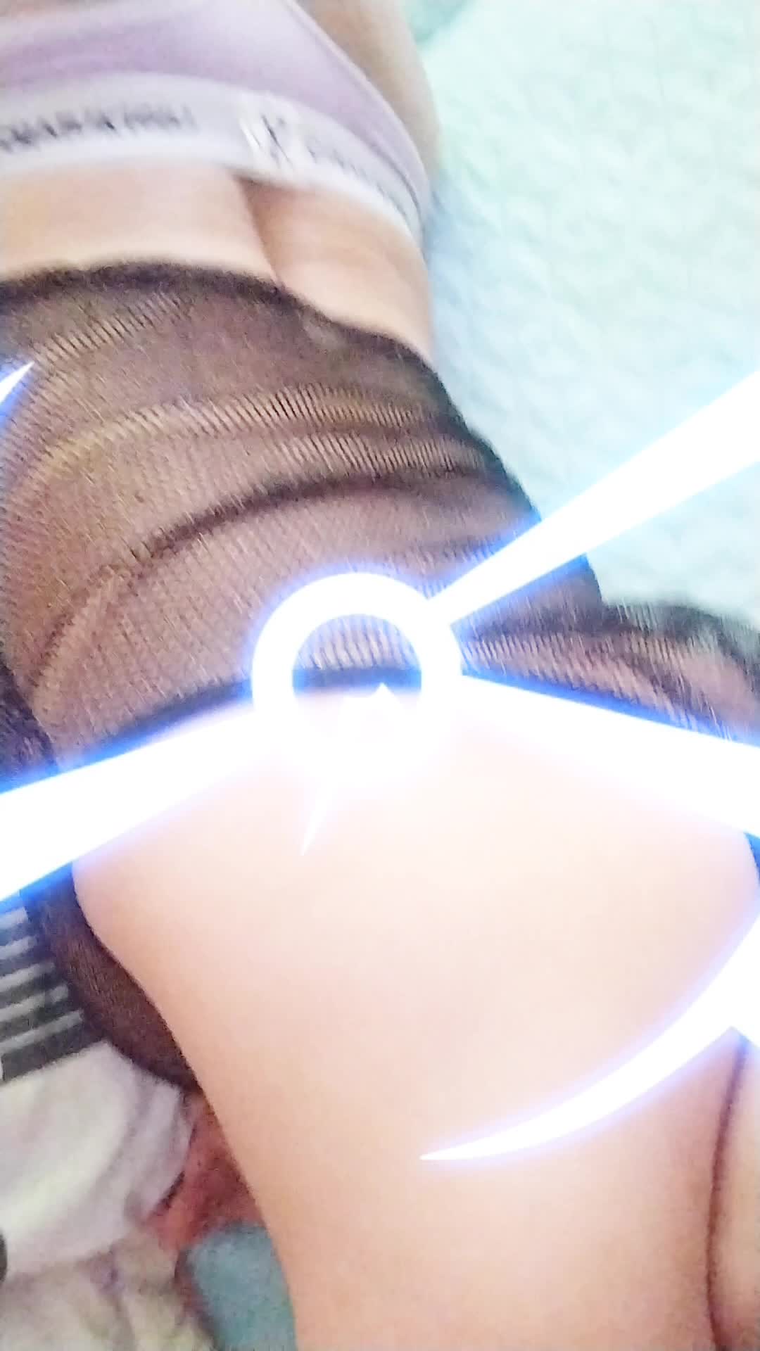 Image 18 of IMENET, female webcam model, 35 years old, on live webcam