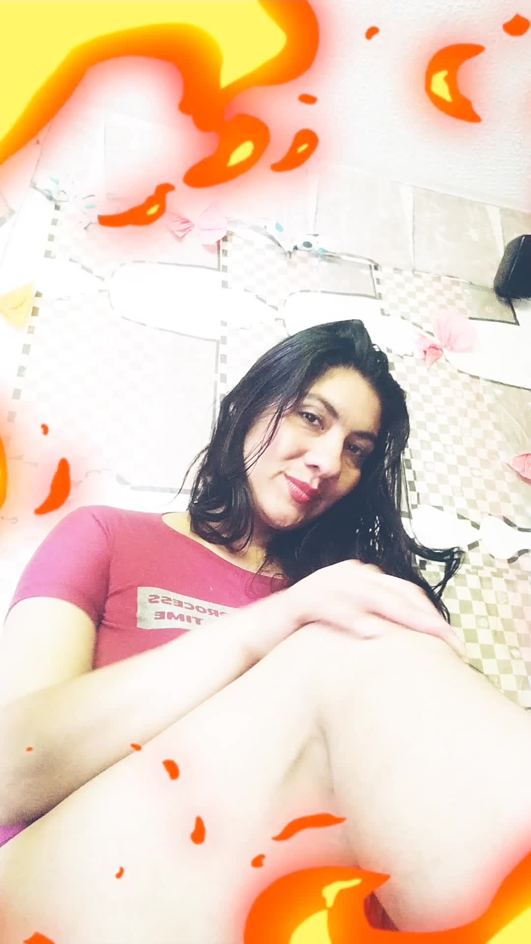 Image 21 of IMENET, female webcam model, 35 years old, on live webcam