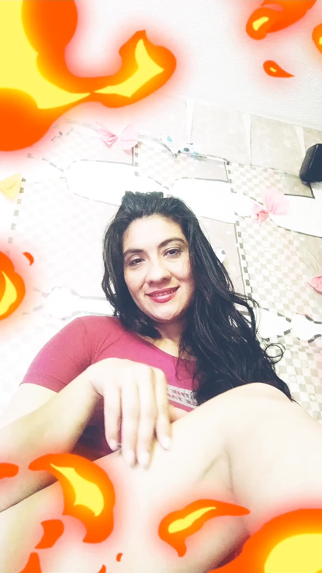 Image 22 of IMENET, female webcam model, 35 years old, on live webcam