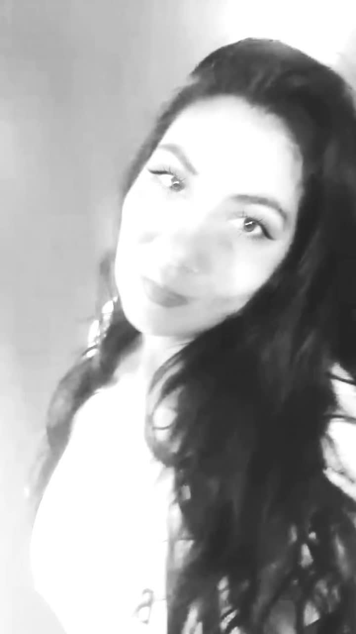 Image 1 of IMENET, female webcam model, 35 years old, on live webcam