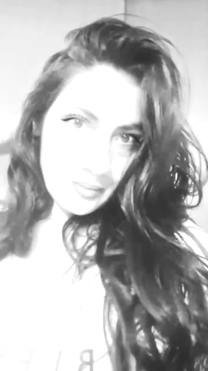 Image 2 of IMENET, female webcam model, 35 years old, on live webcam