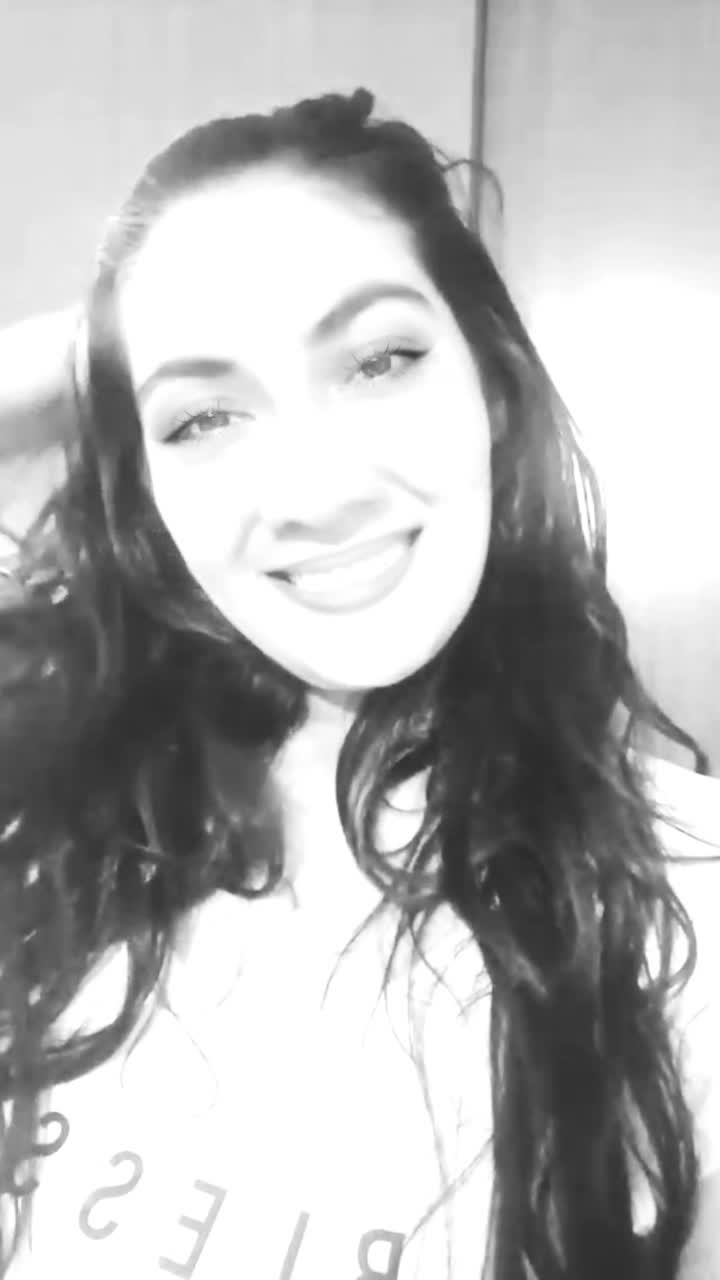 Image 4 of IMENET, female webcam model, 35 years old, on live webcam