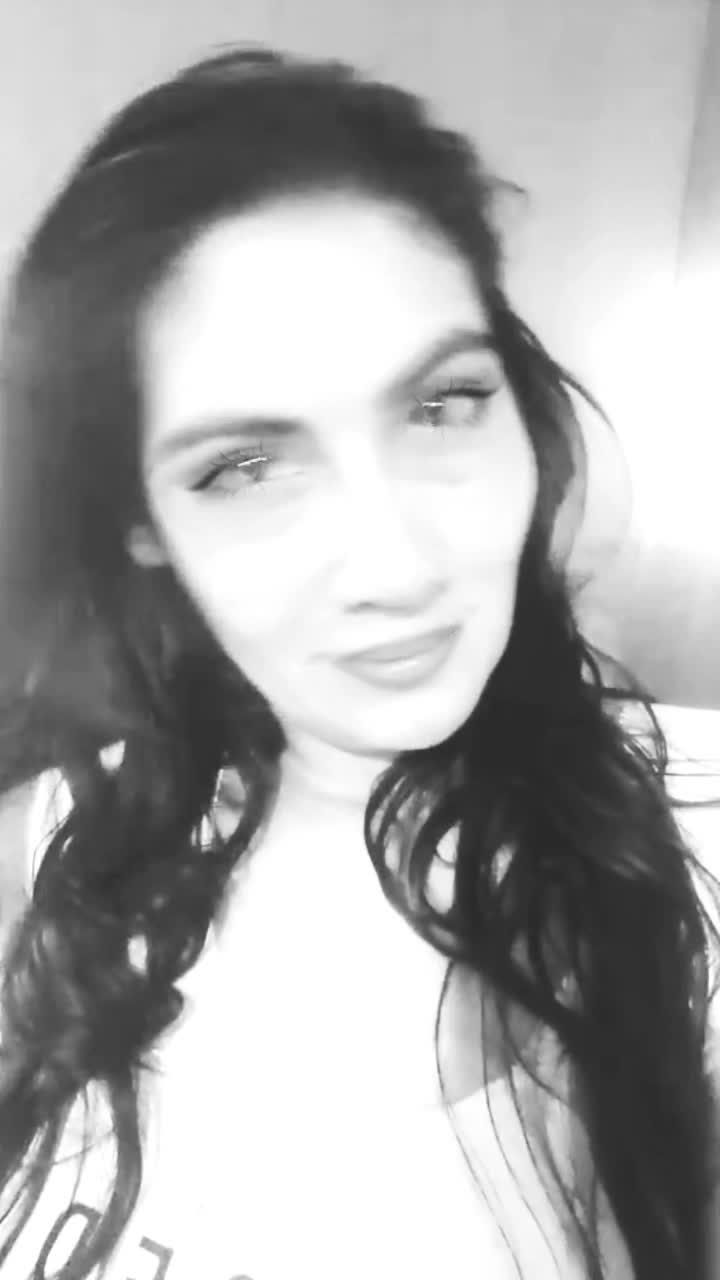 Image 7 of IMENET, female webcam model, 35 years old, on live webcam