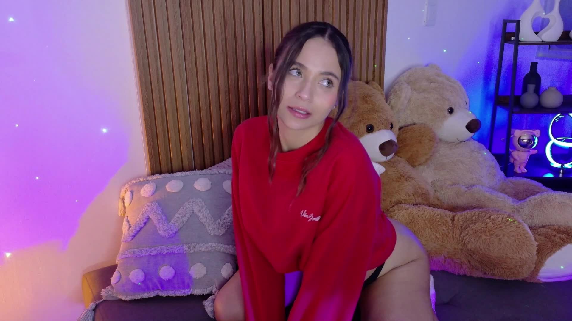 Image 43 of Anah10, female webcam model, 25 years old, on live webcam