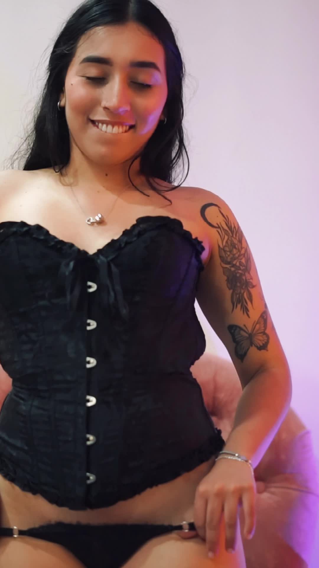 Image 6 of MariaFoxx, female webcam model, 20 years old, on live webcam