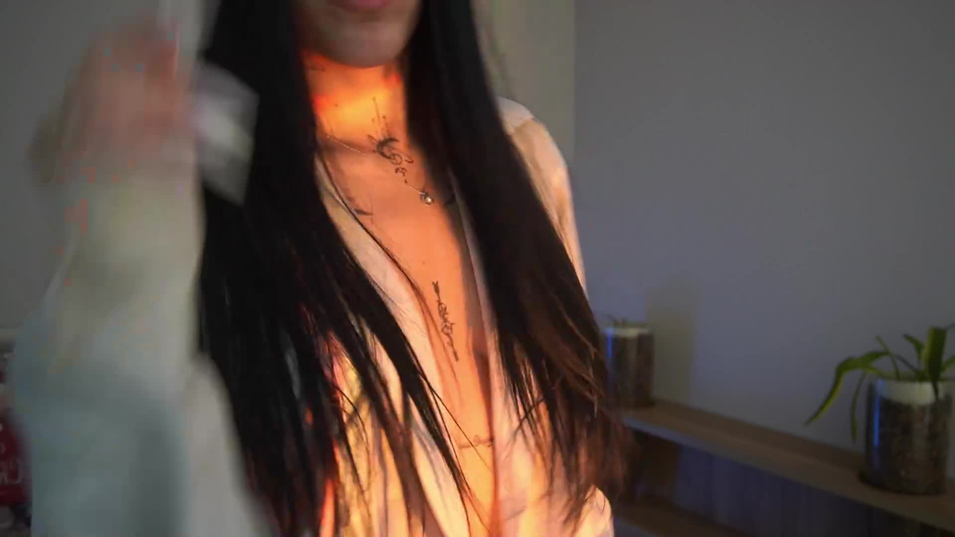 Image 1 of NikkiGold, female webcam model, 20 years old, on live webcam