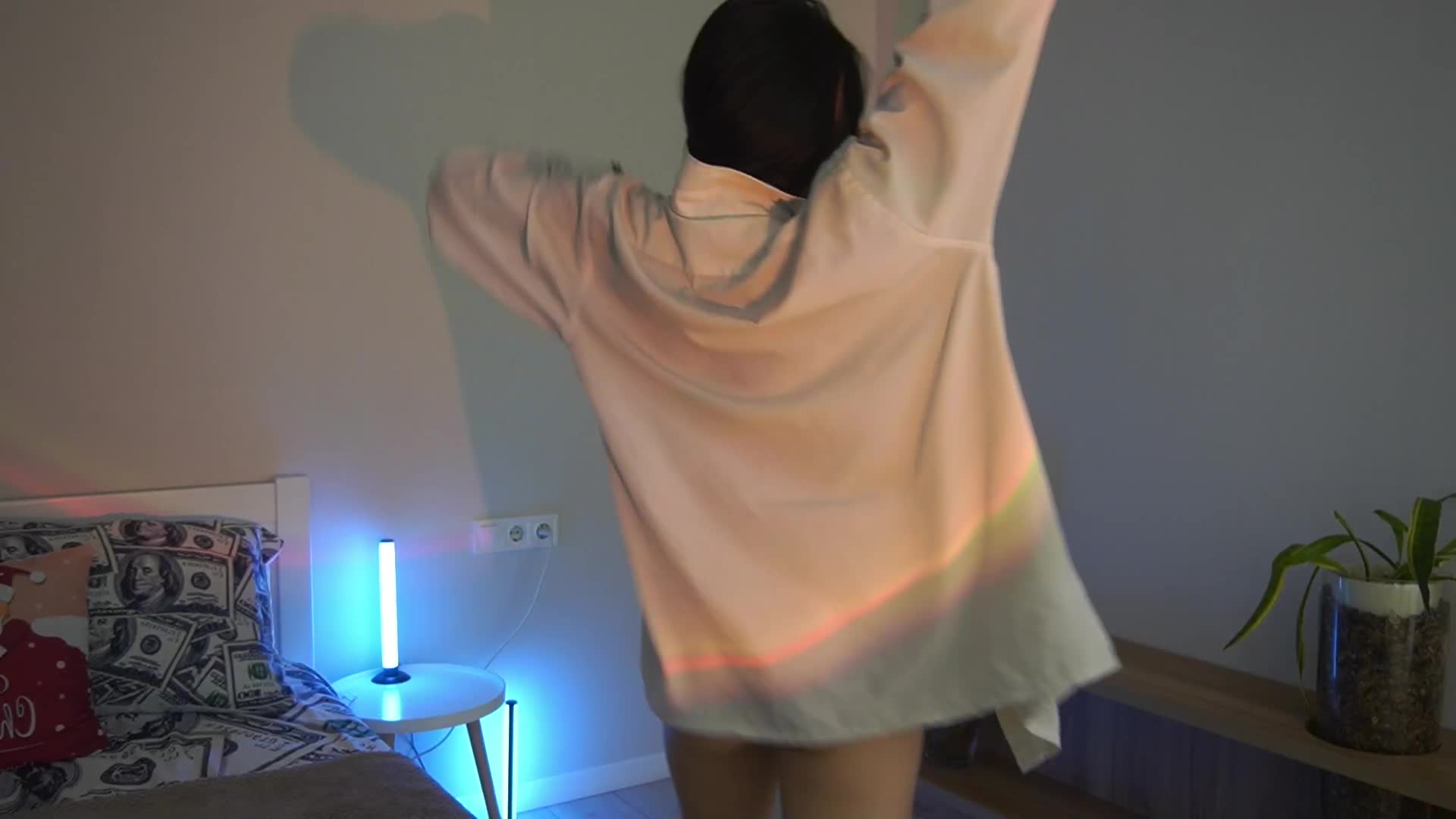 Image 8 of NikkiGold, female webcam model, 20 years old, on live webcam