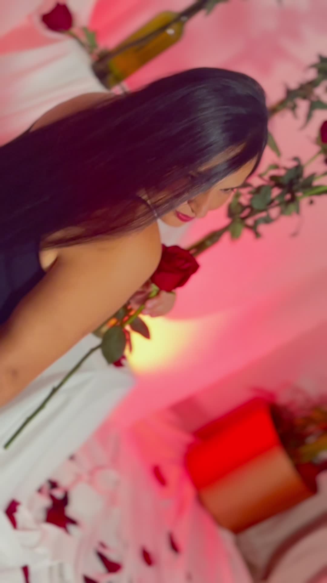 Image 4 of LucineArias, female webcam model, 30 years old, on live webcam